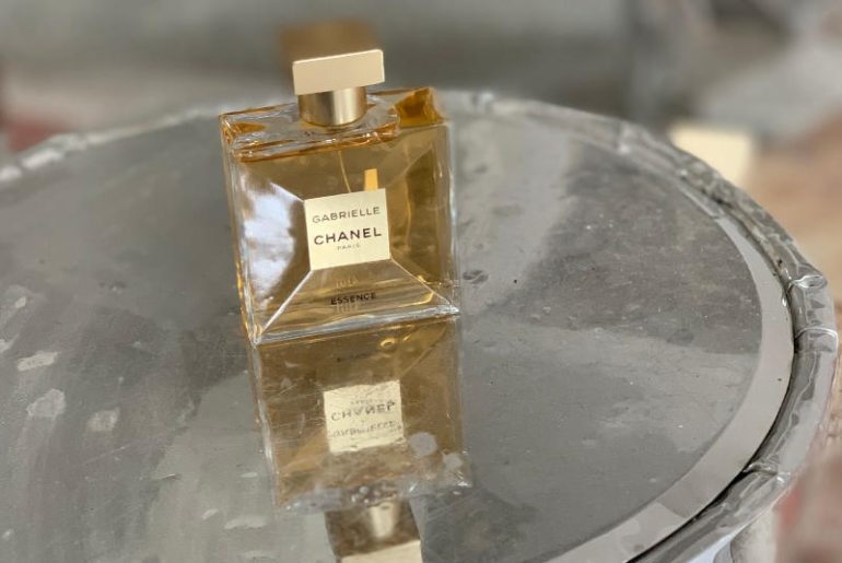 Chanel Gabrielle Essense to perfumy dla kobiet, które kochają kwiatowe kompozycje. Nowa klasyka zapachu dla niej